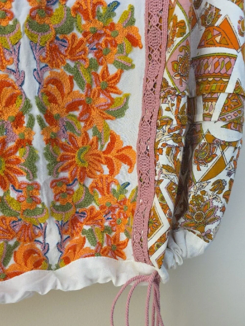 TINY Embroidered Boho Floral Crochet Trim Top Size S - Picture 5 of 6